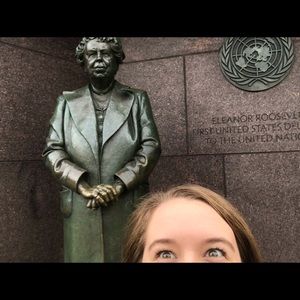 Meet your Posher, Charis